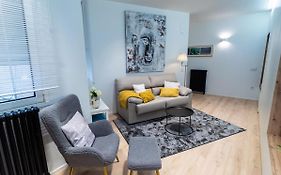 Lujoso Y Amplio Apartamento Con Parking Incluido