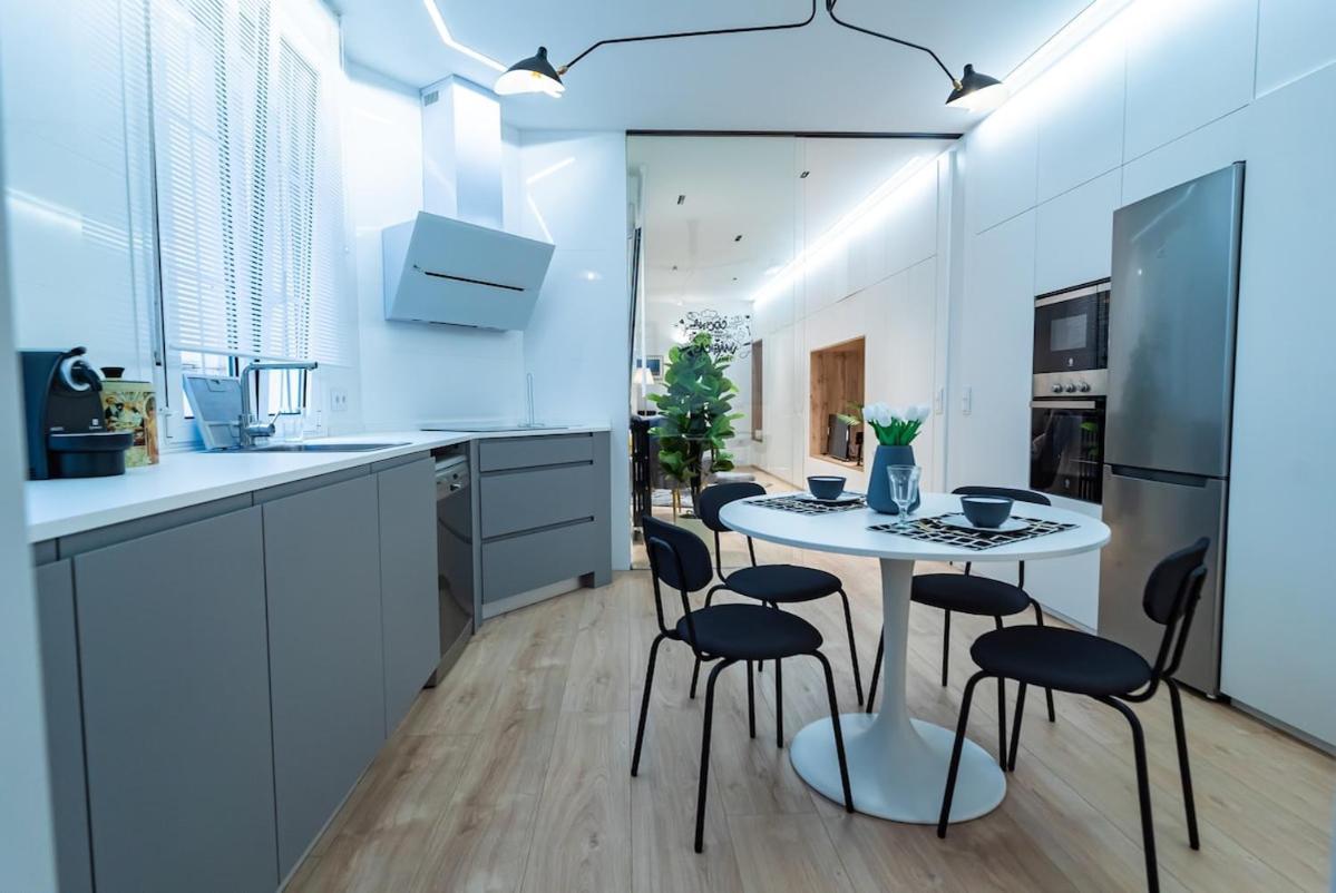 Lujoso Y Amplio Apartamento Con Parking Incluido Leão Exterior foto