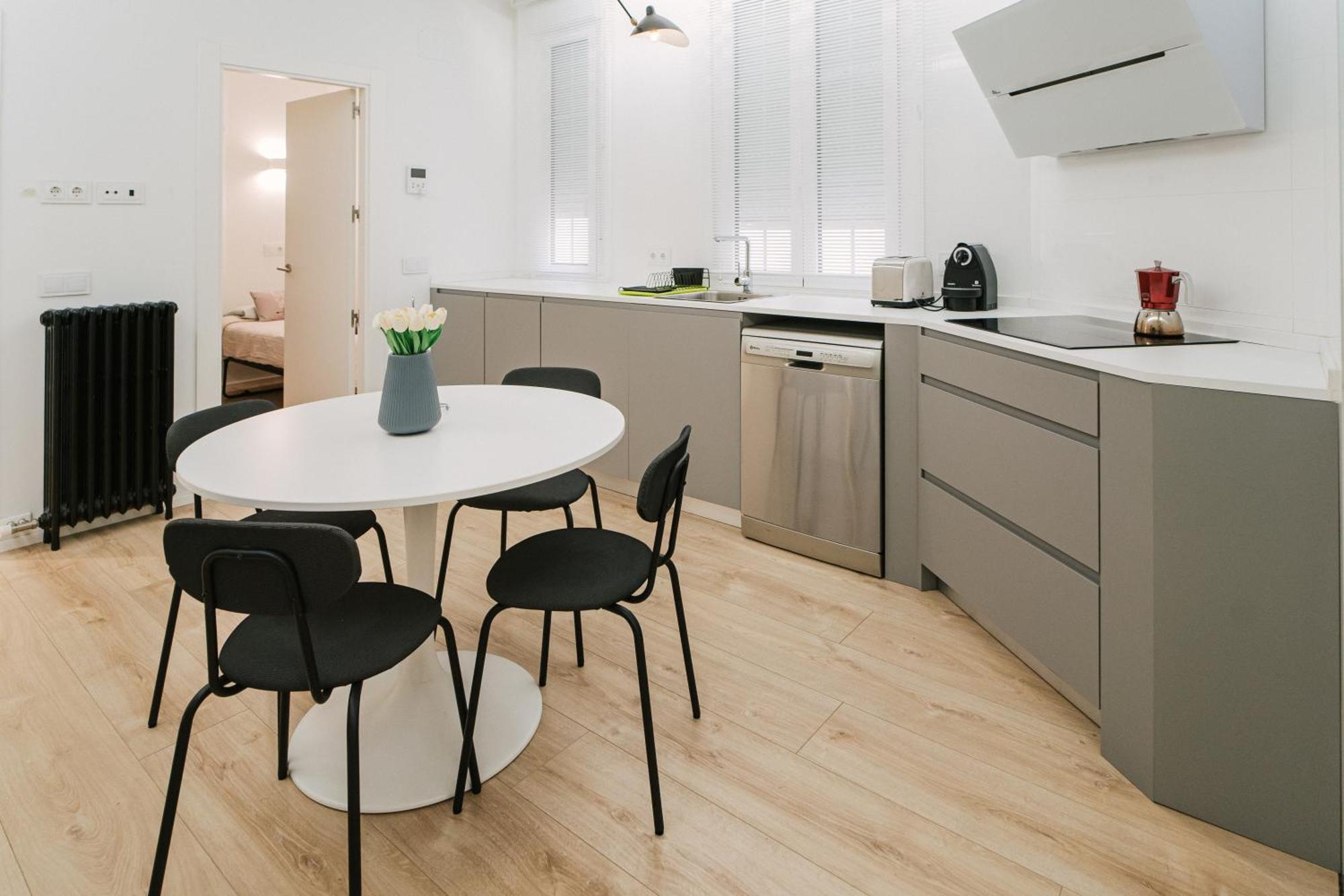 Lujoso Y Amplio Apartamento Con Parking Incluido Leão Exterior foto